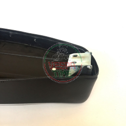 NISA "Replica" Sattel für Vespa 125 Primavera, dunkelblau, Blechunterseite, Öffnung mit Hebel