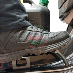 Staffe VMC fissaggio fori cavalletto centrale per fissaggio tanica benzina, borsa su pedana per Vespa Smallframe e Largeframe